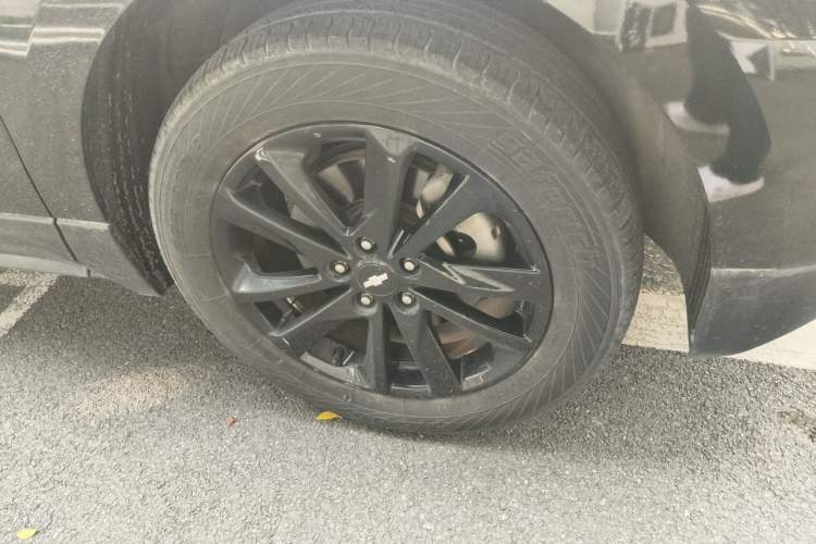 Used Chevrolet Equinox 2018 RS 550T Automatic All-Wheel-Drive Boundary Edition Right Front Wheel Hub
