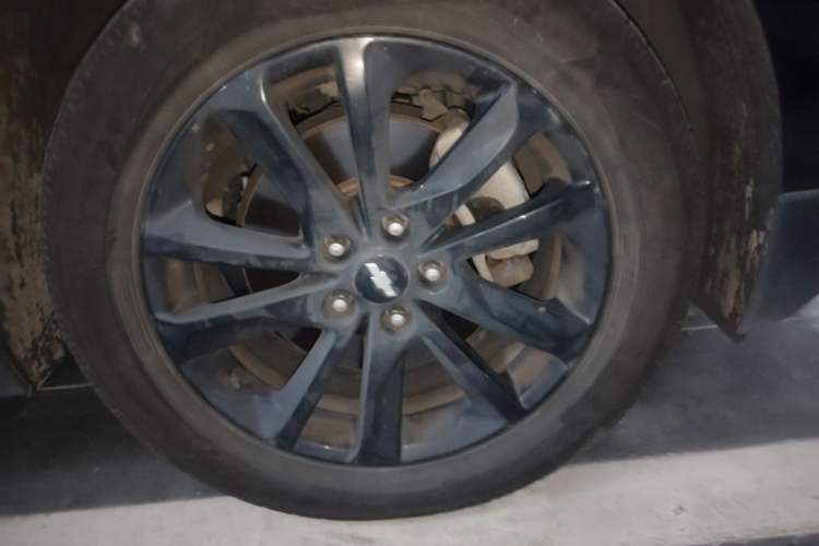 Used Chevrolet Equinox 2018 RS 550T Automatic All-Wheel-Drive Boundary Edition Right Front Wheel Hub