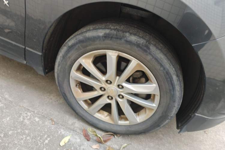 Used Chevrolet Equinox 2018 550T Automatic All-Wheel-Drive Explorer Edition Right Front Wheel Hub