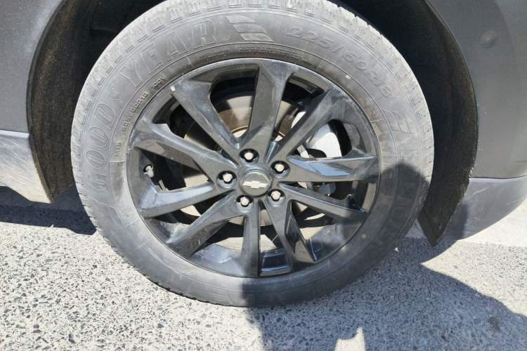 Used Chevrolet Equinox 2018 RS 550T Automatic All-Wheel-Drive Boundary Edition Right Front Wheel Hub