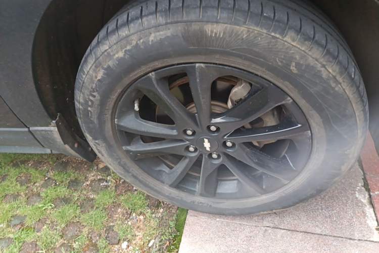 Used Chevrolet Equinox 2018 RS 550T Automatic All-Wheel-Drive Boundary Edition Right Front Wheel Hub