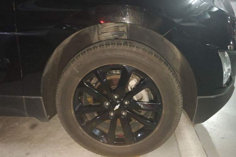 Used Chevrolet Equinox 2018 RS 550T Automatic All-Wheel-Drive Boundary Edition Right Front Wheel Hub