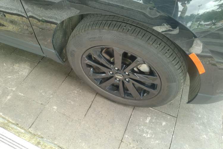 Used Chevrolet Equinox 2018 RS 550T Automatic All-Wheel-Drive Boundary Edition Right Front Wheel Hub