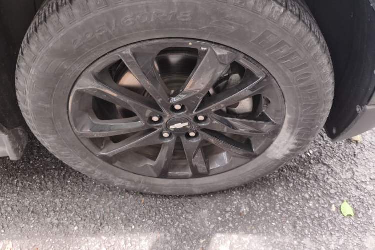 Used Chevrolet Equinox 2018 RS 550T Automatic All-Wheel-Drive Boundary Edition Right Front Wheel Hub