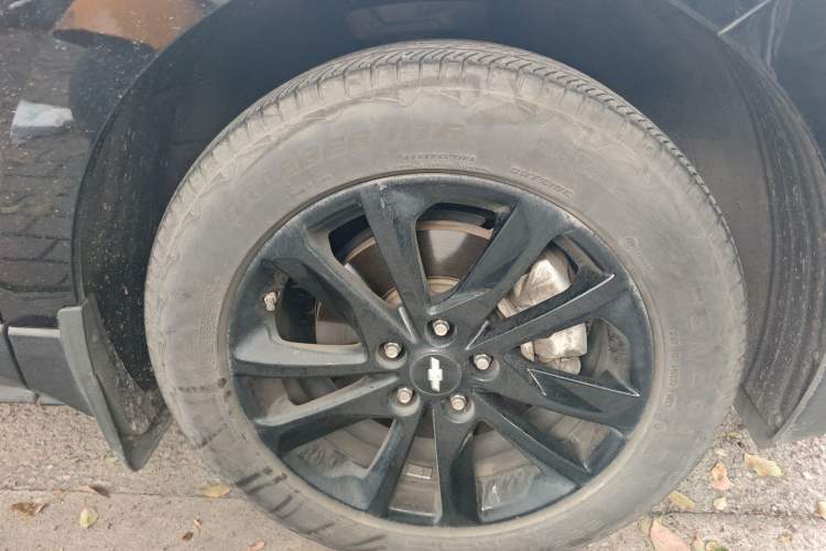Used Chevrolet Equinox 2018 RS 550T Automatic All-Wheel-Drive Boundary Edition Right Front Wheel Hub