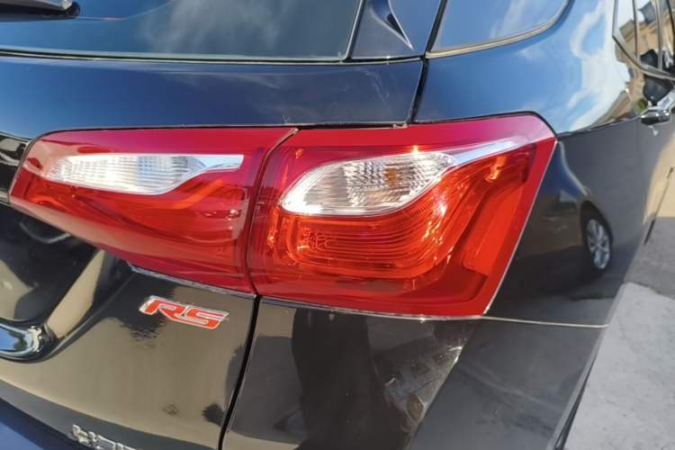 Used Chevrolet Equinox 2018 RS 550T Automatic All-Wheel-Drive Boundary Edition Right Rear Taillight