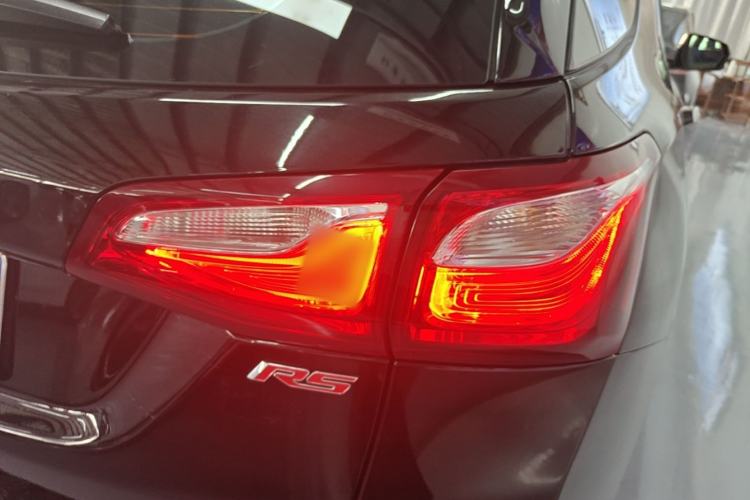 Used Chevrolet Equinox 2018 RS 550T Automatic All-Wheel-Drive Boundary Edition Right Rear Taillight