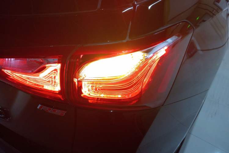 Used Chevrolet Equinox 2018 RS 550T Automatic All-Wheel-Drive Boundary Edition Right Rear Taillight