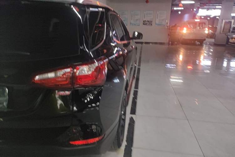Used Chevrolet Equinox 2018 RS 550T Automatic All-Wheel-Drive Boundary Edition Right Rear Taillight