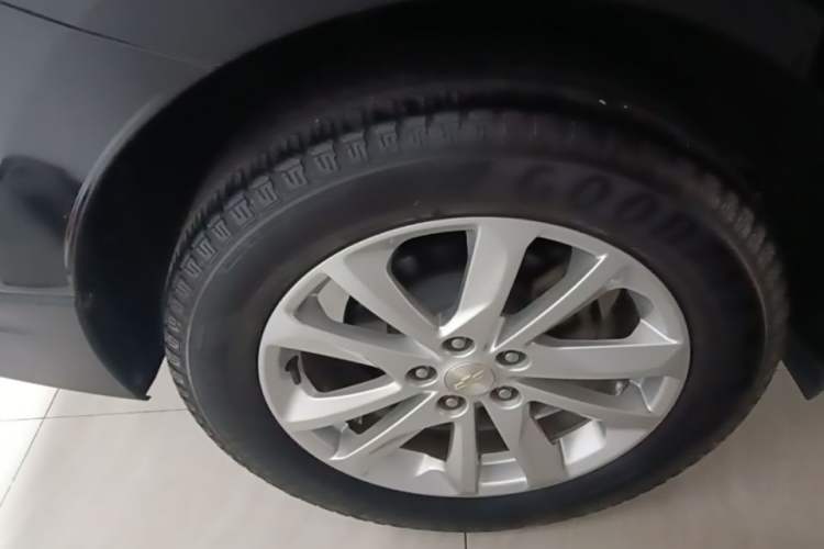 Used Chevrolet Equinox 2018 550T Automatic All-Wheel-Drive Boundary Edition Right Rear Wheel Hub