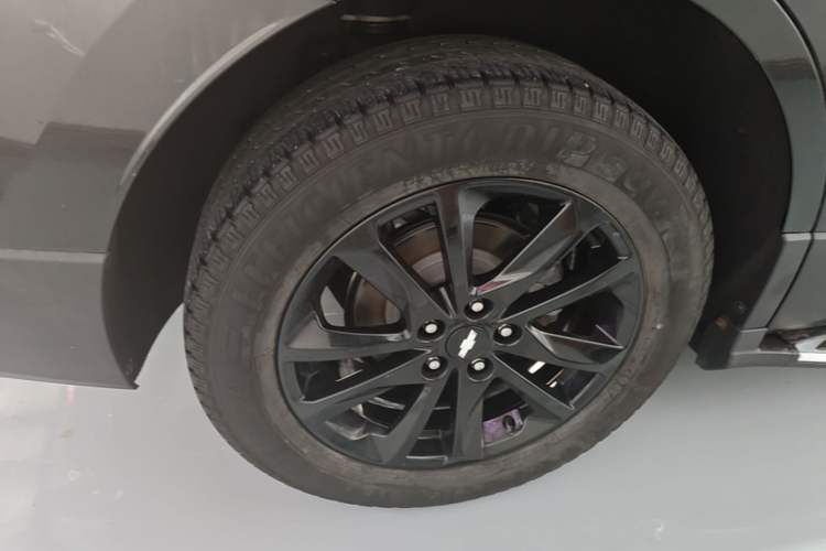 Used Chevrolet Equinox 2018 RS 550T Automatic All-Wheel-Drive Boundary Edition Right Rear Wheel Hub