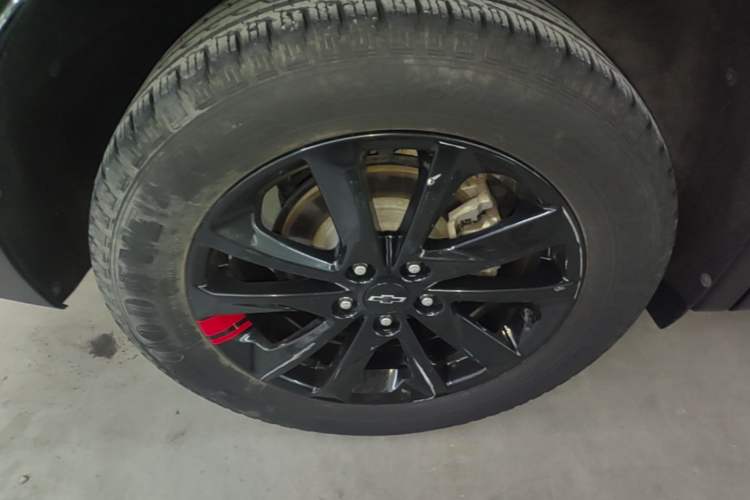 Used Chevrolet Equinox 2018 Redline 550T Automatic All-Wheel-Drive RS Edition Right Rear Wheel Hub