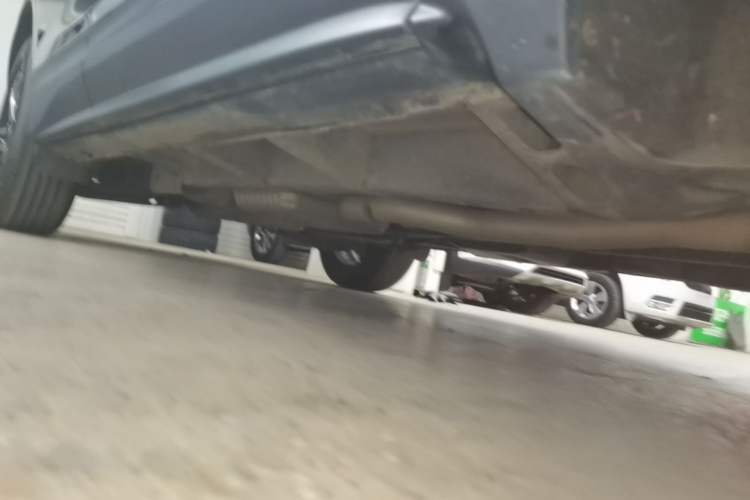 Used Chevrolet Equinox 2018 Redline 550T Automatic All-Wheel-Drive Trailblazer RS Edition Right Side Sill