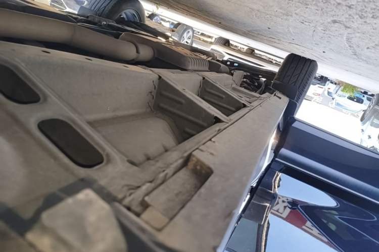 Used Chevrolet Equinox 2018 RS 550T Automatic All-Wheel-Drive Boundary Edition Right Side Sill