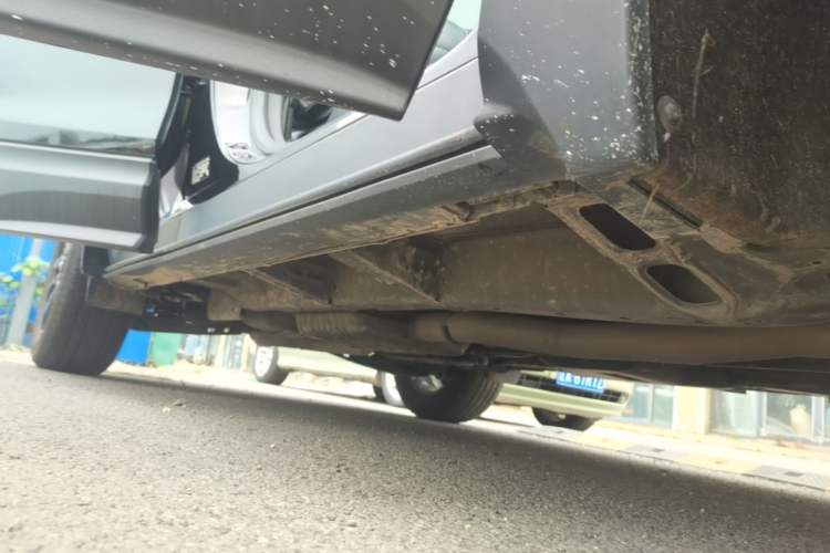 Used Chevrolet Equinox 2018 RS 550T Automatic All-Wheel-Drive Boundary Edition Right Side Sill