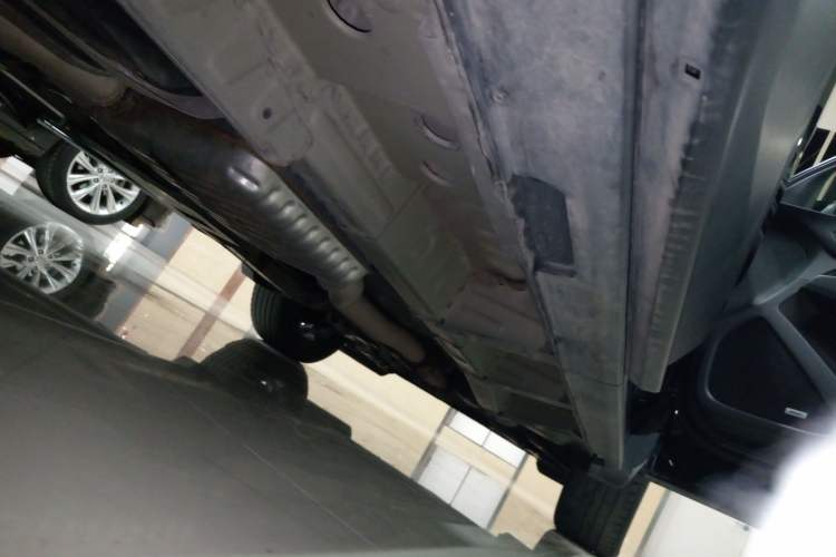 Used Chevrolet Equinox 2018 RS 550T Automatic All-Wheel-Drive Boundary Edition Right Side Sill