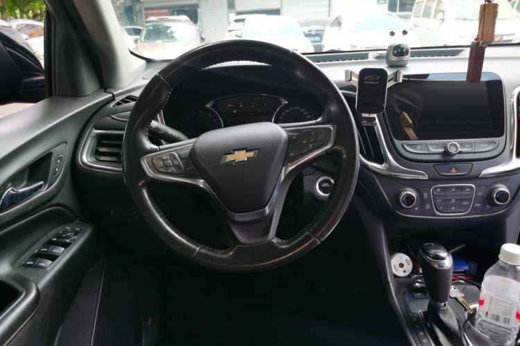 Used Chevrolet Equinox 2018 RS 535T Automatic All-Wheel-Drive Boundary-Pushing Edition Steering Wheel