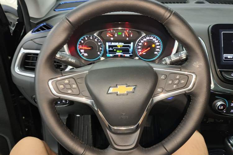 Used Chevrolet Equinox 2018 RS 550T Automatic All-Wheel-Drive Boundary Edition Steering Wheel