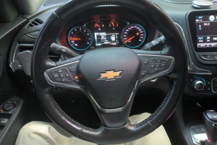 Used Chevrolet Equinox 2018 RS 550T Automatic All-Wheel-Drive Boundary Edition Steering Wheel