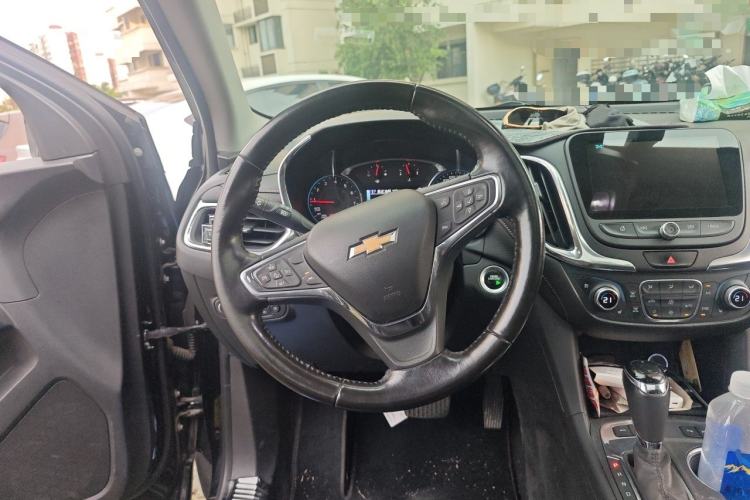 Used Chevrolet Equinox 2018 RS 550T Automatic All-Wheel-Drive Boundary Edition Steering Wheel