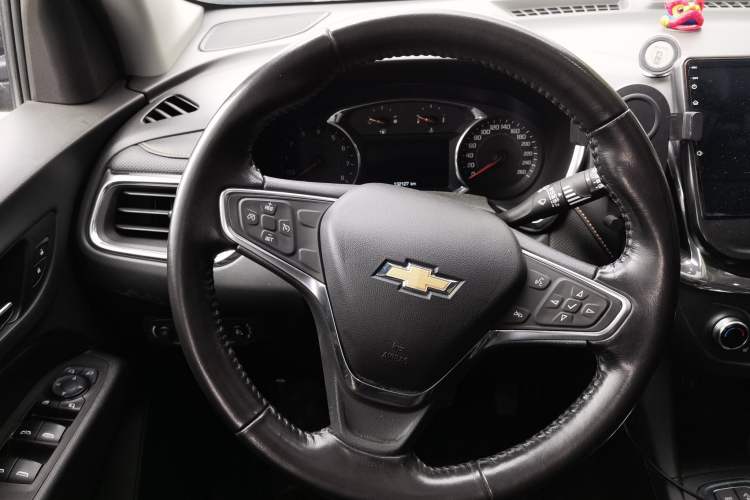 Used Chevrolet Equinox 2018 RS 550T Automatic All-Wheel-Drive Boundary Edition Steering Wheel