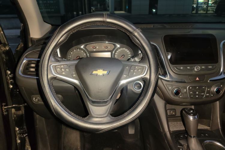 Used Chevrolet Equinox 2018 RS 550T Automatic All-Wheel-Drive Boundary Edition Steering Wheel