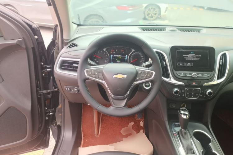 Used Chevrolet Equinox 2018 RS 550T Automatic All-Wheel-Drive Boundary Edition Steering Wheel