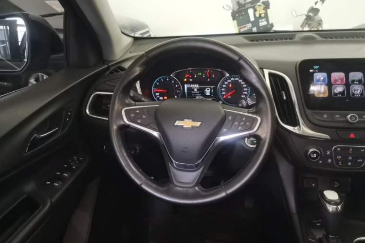 Used Chevrolet Equinox 2018 RS 550T Automatic All-Wheel-Drive Boundary Edition Steering Wheel