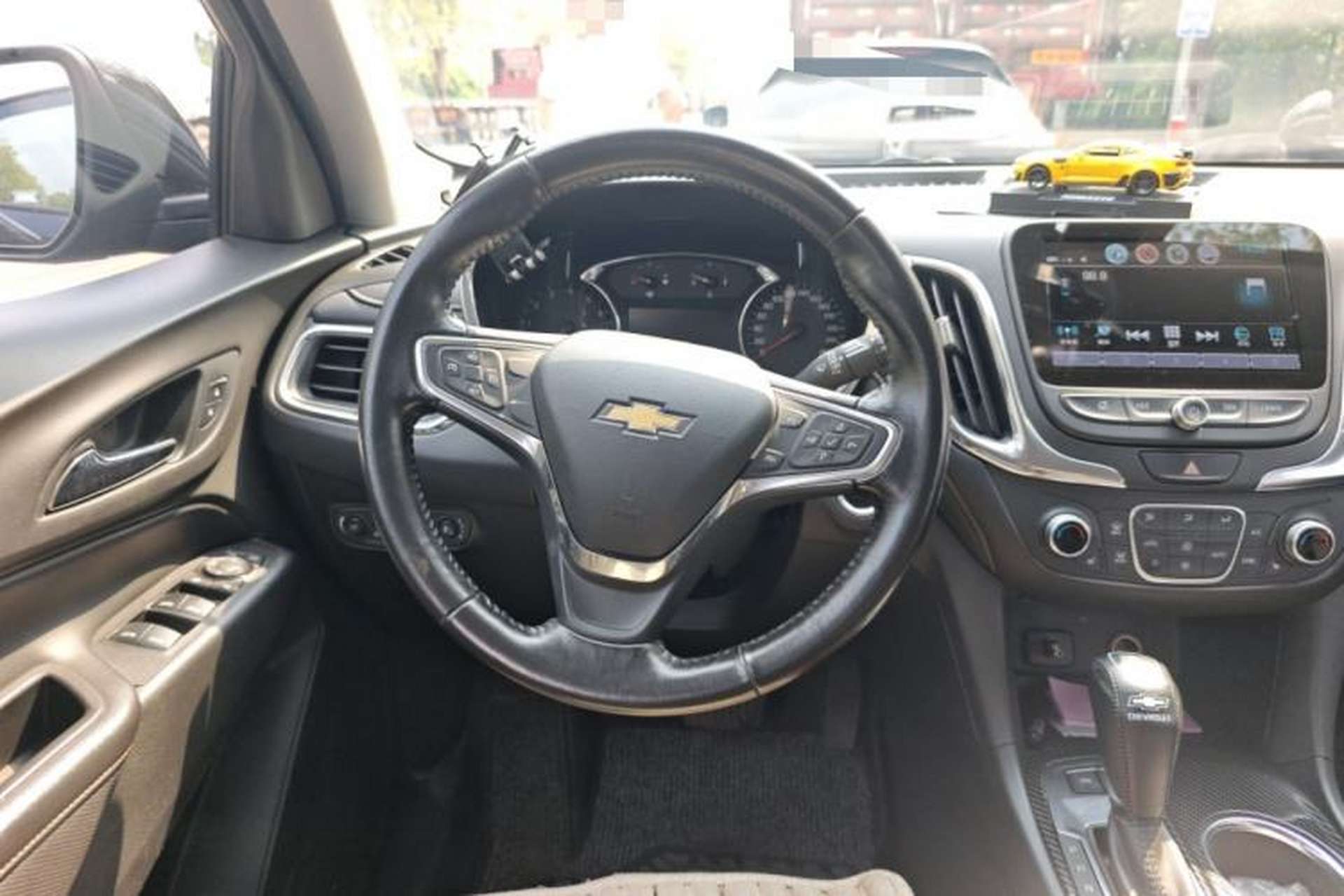 Used Chevrolet Equinox 2018 RS 550T Automatic All-Wheel-Drive Boundary Edition Steering Wheel