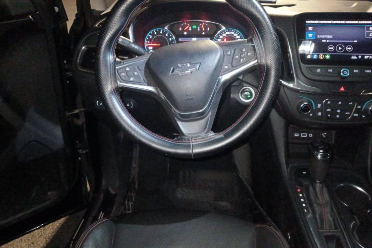 Used Chevrolet Equinox 2018 Redline 550T Automatic All-Wheel-Drive RS Edition Steering Wheel