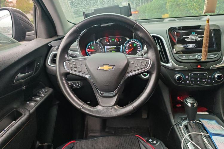 Used Chevrolet Equinox 2018 RS 550T Automatic All-Wheel-Drive Boundary Edition Steering Wheel