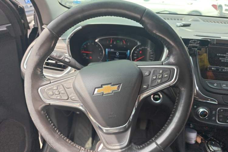 Used Chevrolet Equinox 2018 RS 550T Automatic All-Wheel-Drive Boundary Edition Steering Wheel