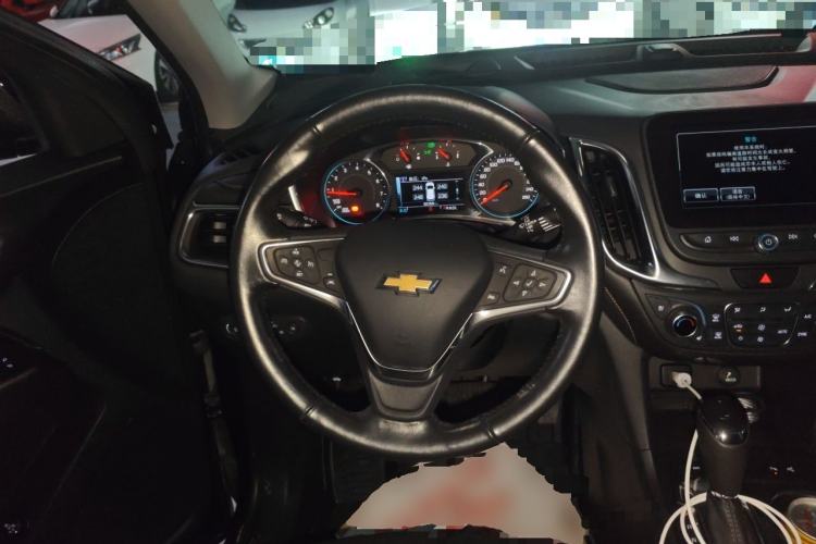 Used Chevrolet Equinox 2018 RS 550T Automatic All-Wheel-Drive Boundary Edition Steering Wheel