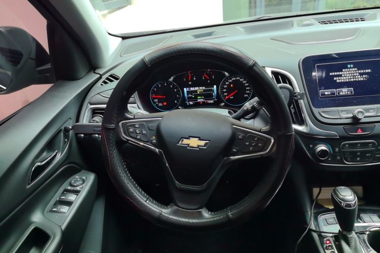 Used Chevrolet Equinox 2018 RS 550T Automatic All-Wheel-Drive Boundary Edition Steering Wheel