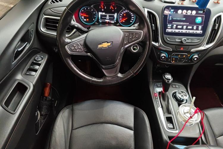 Used Chevrolet Equinox 2018 RS 550T Automatic All-Wheel-Drive Boundary Edition Steering Wheel