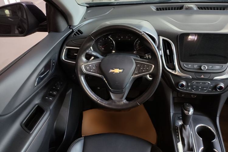 Used Chevrolet Equinox 2018 RS 550T Automatic All-Wheel-Drive Boundary Edition Steering Wheel