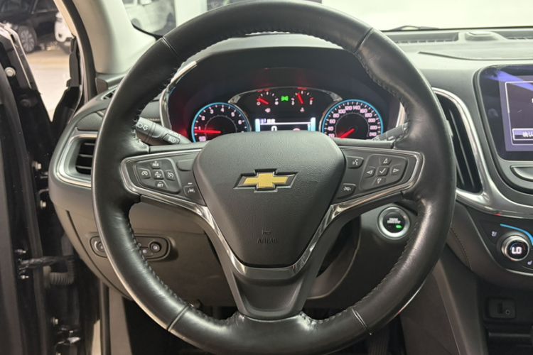 Used Chevrolet Equinox 2018 RS 550T Automatic All-Wheel-Drive Boundary Edition Steering Wheel