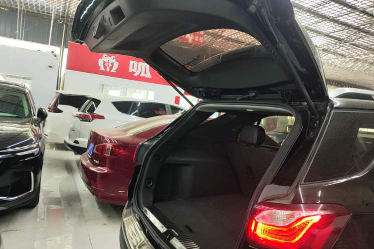 Used Chevrolet Equinox 2018 RS 550T Automatic All-Wheel-Drive Boundary Edition Trunk