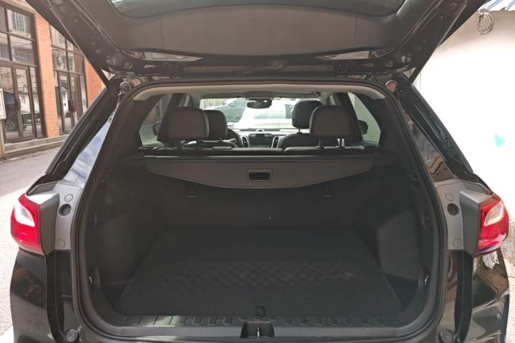 Used Chevrolet Equinox 2018 535T Automatic YuJie Edition Trunk