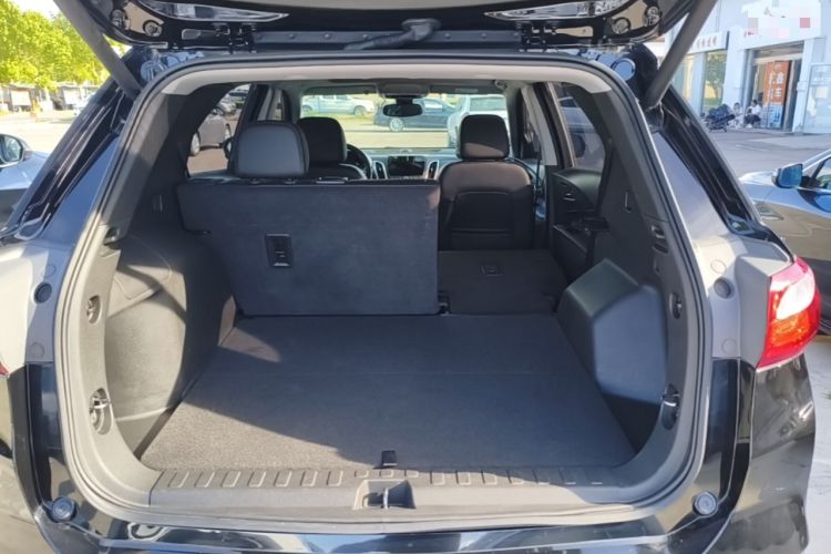 Used Chevrolet Equinox 2018 RS 550T Automatic All-Wheel-Drive Boundary Edition Trunk