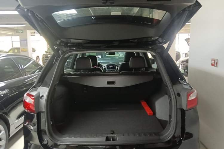 Used Chevrolet Equinox 2018 550T Automatic All-Wheel-Drive Boundary Edition Trunk