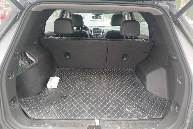 Used Chevrolet Equinox 2018 RS 550T Automatic All-Wheel-Drive Boundary Edition Trunk