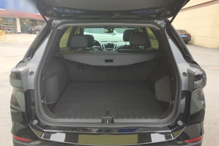 Used Chevrolet Equinox 2018 RS 550T Automatic All-Wheel-Drive Boundary Edition Trunk