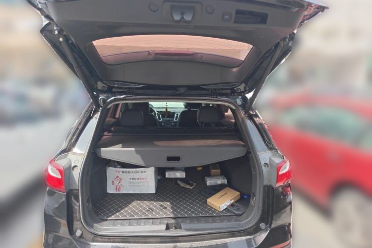 Used Chevrolet Equinox 2018 RS 550T Automatic All-Wheel-Drive Boundary Edition Trunk