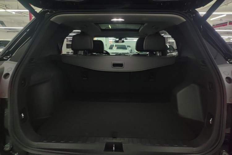 Used Chevrolet Equinox 2018 Redline 550T Automatic All-Wheel-Drive RS Edition Trunk