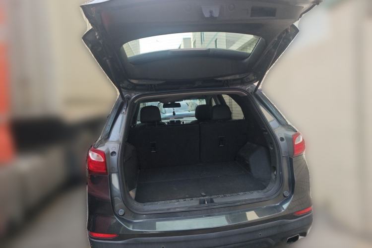 Used Chevrolet Equinox 2018 550T Automatic All-Wheel-Drive Explorer Edition Trunk