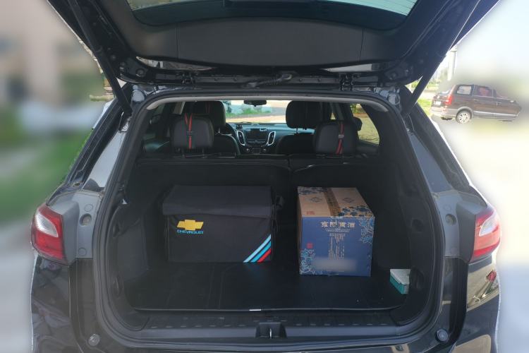 Used Chevrolet Equinox 2018 RS 550T Automatic All-Wheel-Drive Boundary Edition Trunk