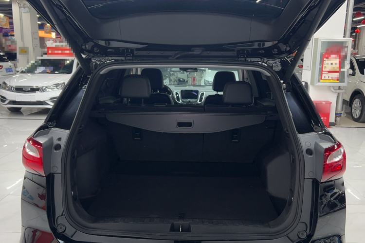 Used Chevrolet Equinox 2018 RS 550T Automatic All-Wheel-Drive Boundary Edition Trunk