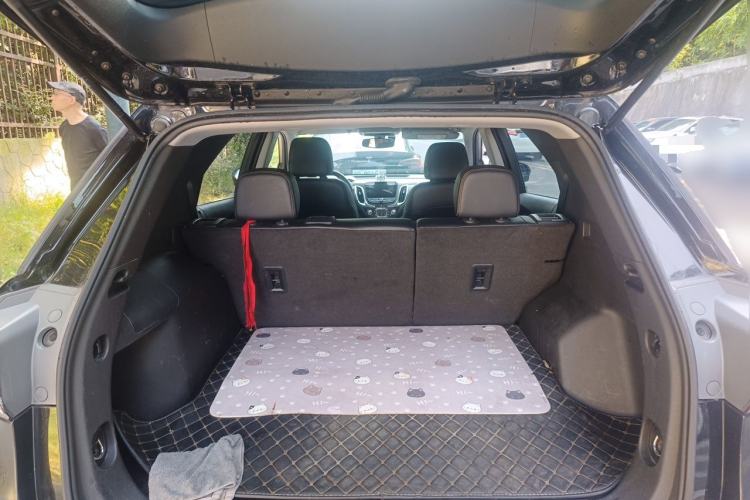 Used Chevrolet Equinox 2018 RS 550T Automatic All-Wheel-Drive Boundary Edition Trunk
