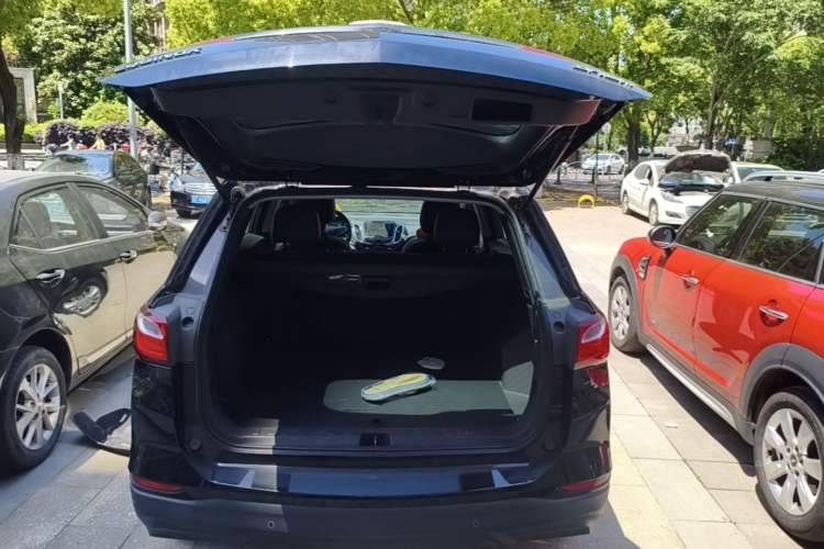 Used Chevrolet Equinox 2018 535T Automatic YuJie Edition Trunk